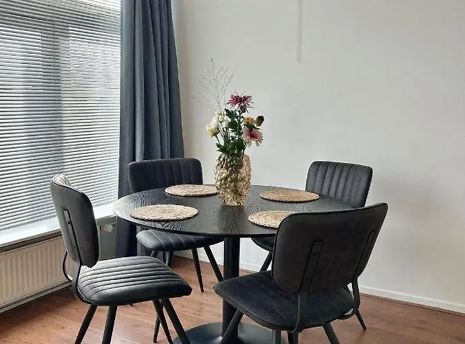 Amsterdam 50 - Basic, Incl Parking *