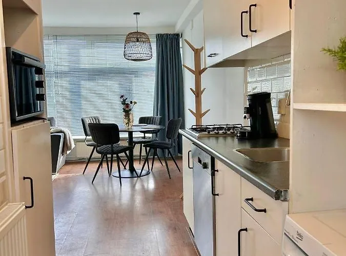 Amsterdam 50 - Basic, Incl Parking * Zandvoort